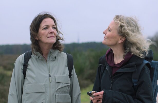 Malou Gorter als Merel, Janni Goslinga als Esmé