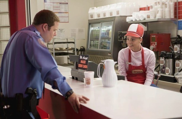 Seth Rogen en Collette Wolfe in Observe and Report