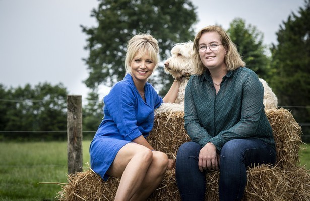 Yvon Jaspers en boerin Hilda uit Boer Zoekt Vrouw