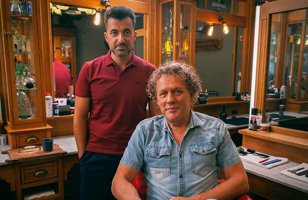 Özcan Akyol en Kees van der Spek voor De Geknipte Gast