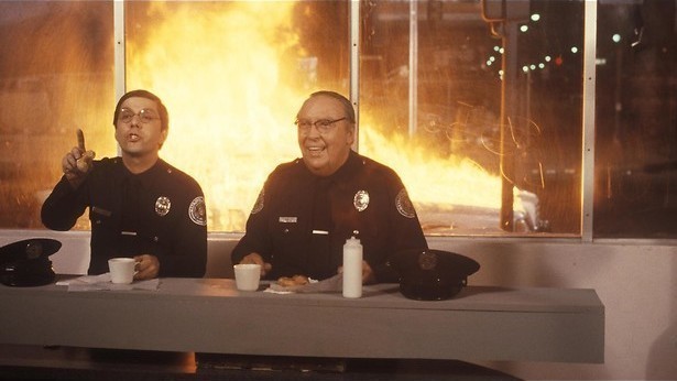 De eerste werkdag van Steve Guttenberg