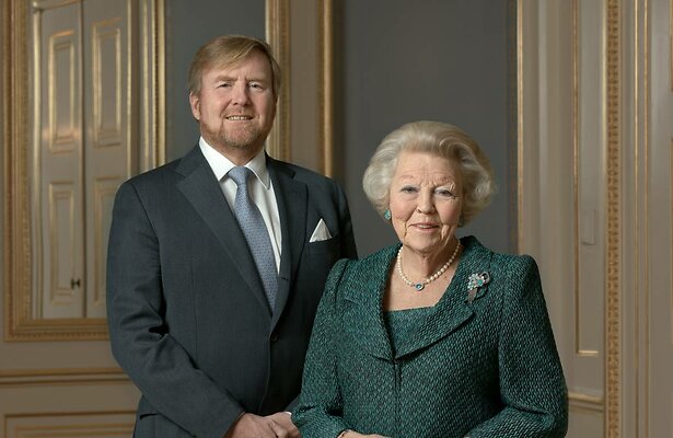 Koning Willem-Alexander en prinses Beatrix in 2022.
