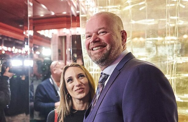 Raymond van Barneveld & Julia Evans