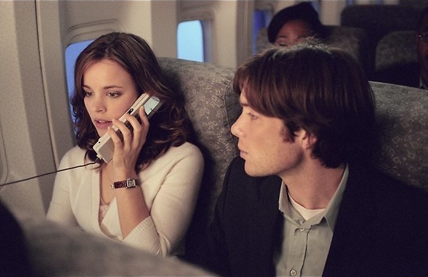 Spannende nachtvlucht voor Rachel McAdams