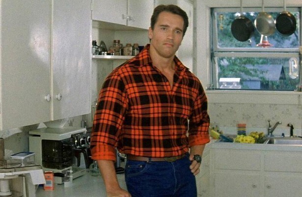 Arnold Schwarzenegger jaagt op een moordenaar