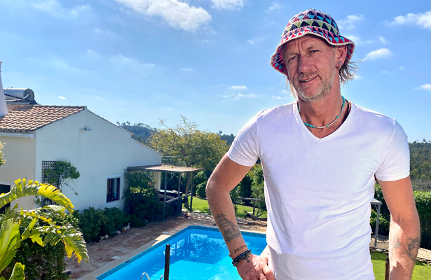 Richard vond niet de liefde in het programma, wel zijn nu zijn eerste gasten in de B&B.