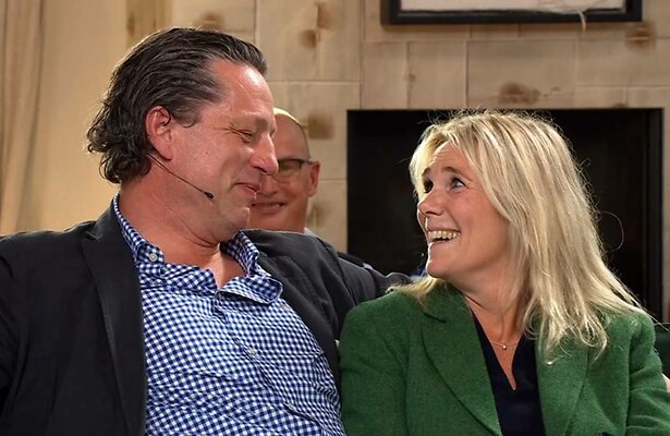 Robert Jan en Suzanne tijdens de reünie van B&B Vol Liefde.