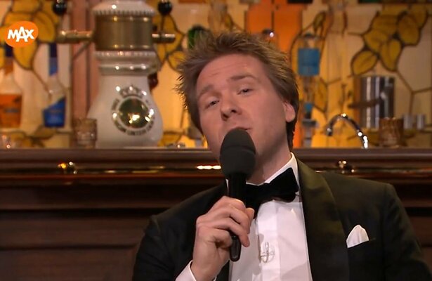 Sjoerd van Ramshorst zingt in Met het Mes op Tafel.