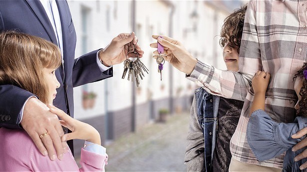 Textielmiljonair trekt in bij schoonmoeder