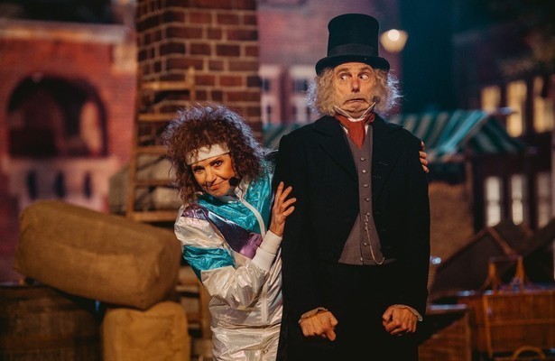 Thomas van Luyn en Martine van Os in Scrooge LIVE