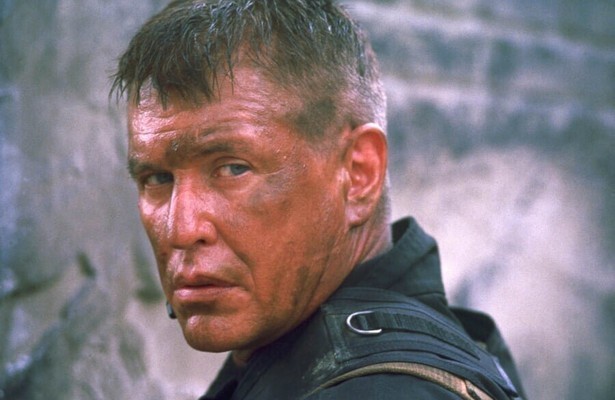 Tom Berenger als Thomas Beckett in Sniper 3