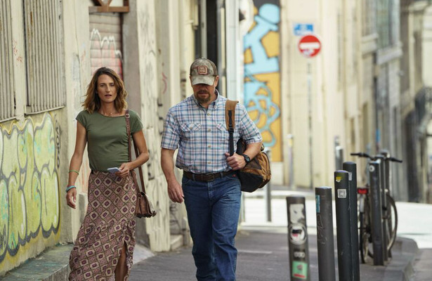 Camille Cottin en Matt Damon in Stillwater