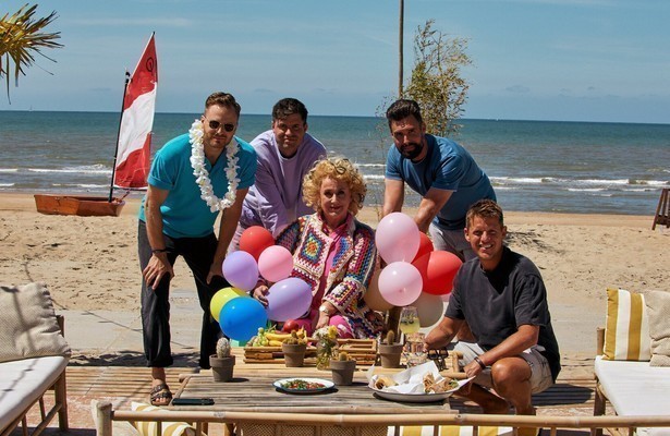 Karin Bloemen in Strandgasten