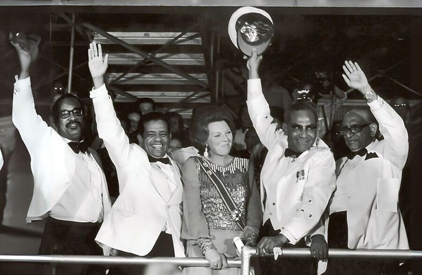 Prinses Beatrix in Suriname - 50 Jaar Tussen Zorg en Hoop