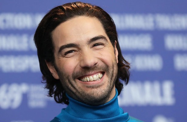 BBC maakt samen met Netflix serie over massamoordenaar Sobhraj