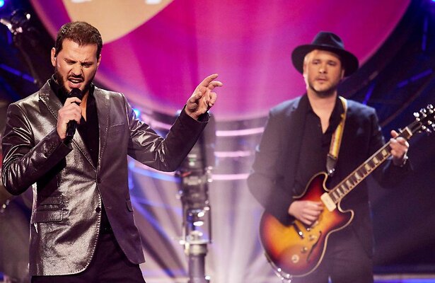 Bouke and the ElvisMatters Band tijdens The Tribute: Battle of the Bands 2022