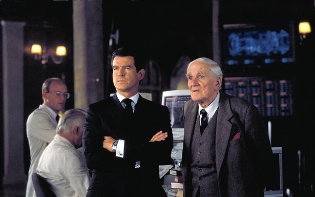 Pierce Brosnan en de oliepijp