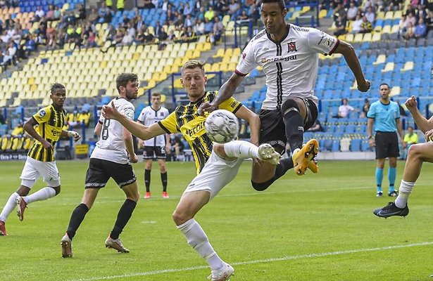 Thomas Hajek, Vitesse, Dundalk