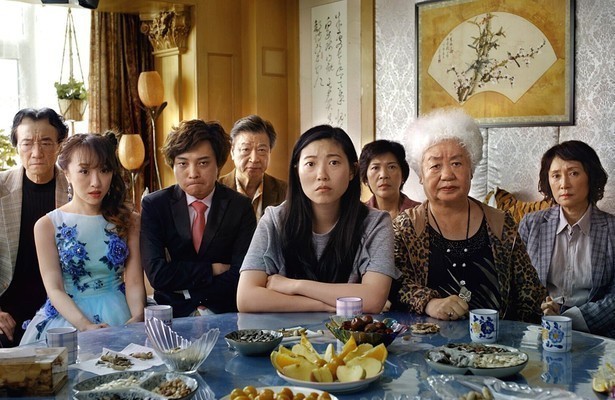 Awkwafina en overige castleden The Farewell