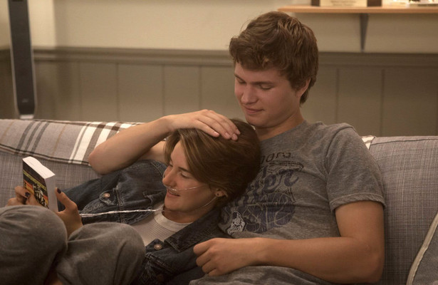 Shailene Woodley en Ansel Elgort in The Fault in Our Stars