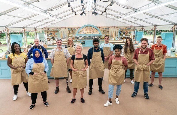 Bakkers maken pudding in The Great British Bake-off