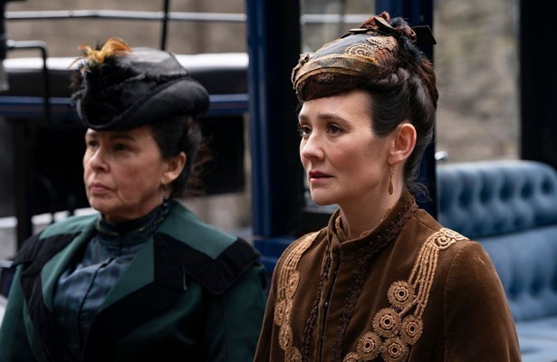 Julie Graham en Claire Cooper in The Hardacres