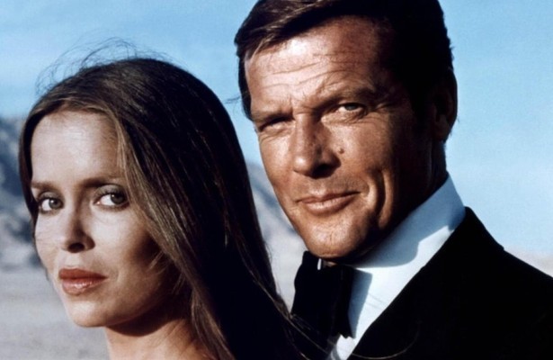 Roger Moore als James Bond