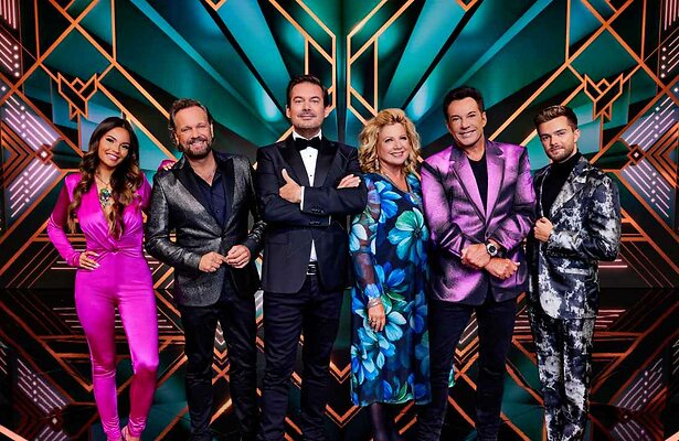 Panelleden en presentator Ruben Nicolai in The Masked Singer 2023