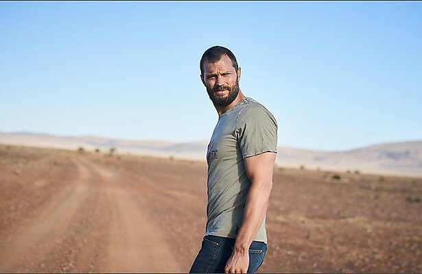 Jamie Dornan in de zesdelige misdaadserie The Tourist