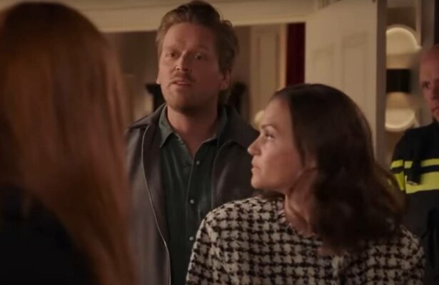 Shanti krijgt bezoek van Alex van de politie.