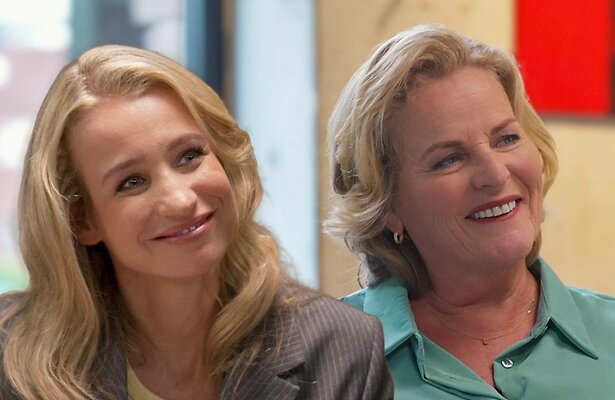 TV Monument-presentatrices Dionne Stax en Elles de Bruin