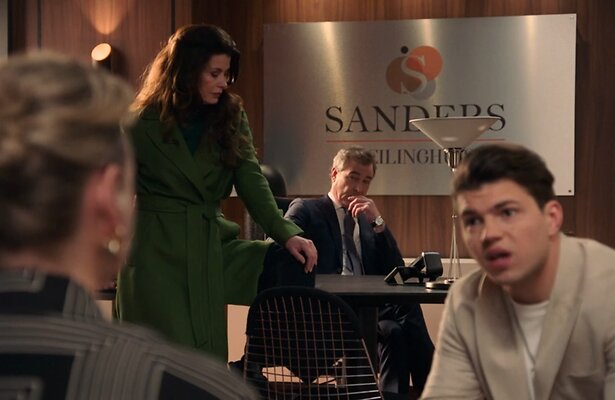 Valentijn weet niet meer wie hij kan vertrouwen