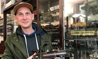 Von Puppen und Eisenbahnen: Nostalgie unterm Weihnachtsbaum