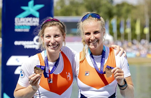 Roeisters Veronique Meester en Ymkje Clevering 