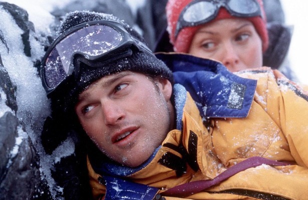 Chris O'Donnell en Isabella Scorupco in Vertical Limit