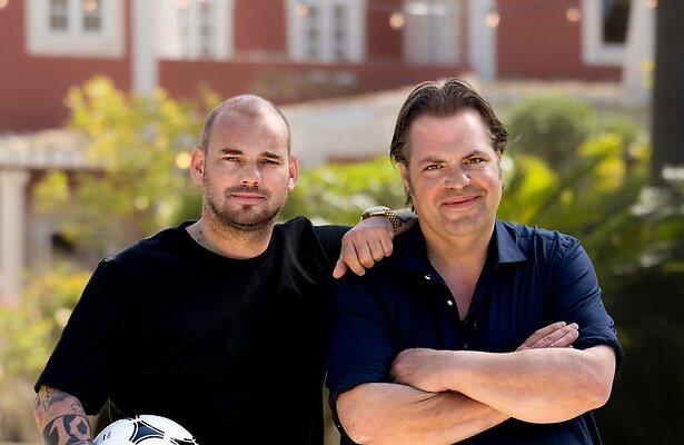 Wesley Sneijder en Frank Evenblij voor Villa Oranje