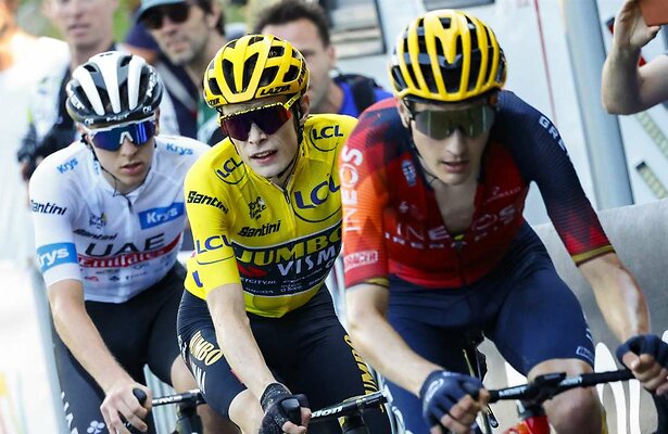 Tadej Pogacar, Jonas Vingegaard en Carlos Rodriguez Cano