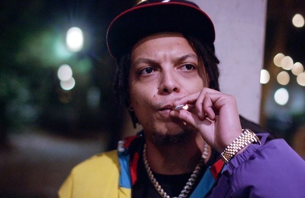 Documentaire: De vlucht van rapper Ronnie Flex