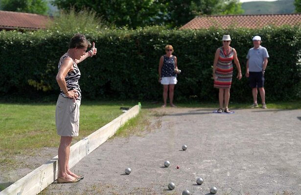 Jeu de Boule spelen in We Zijn er Bijna!