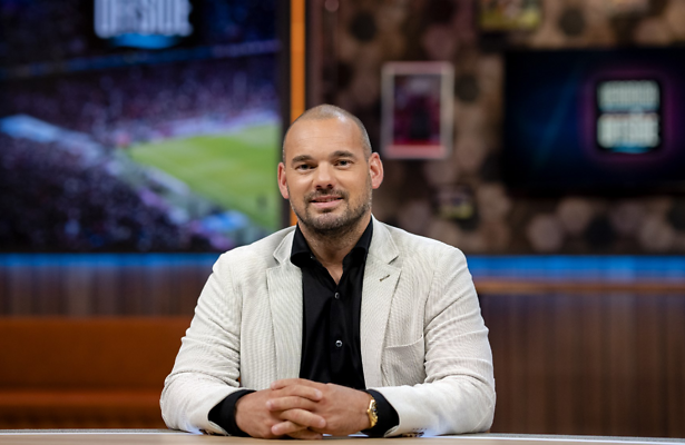Wesley Sneijder schept op over ski-kunsten.