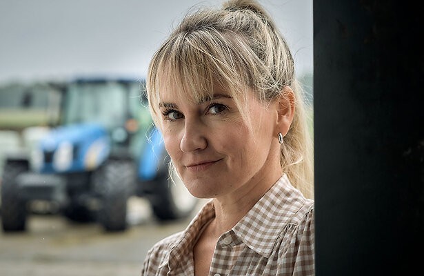 Peggy Vrijens als Vera (Woeste Grond)