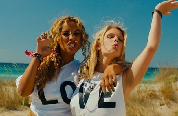 Swingen met Hannah Arterton