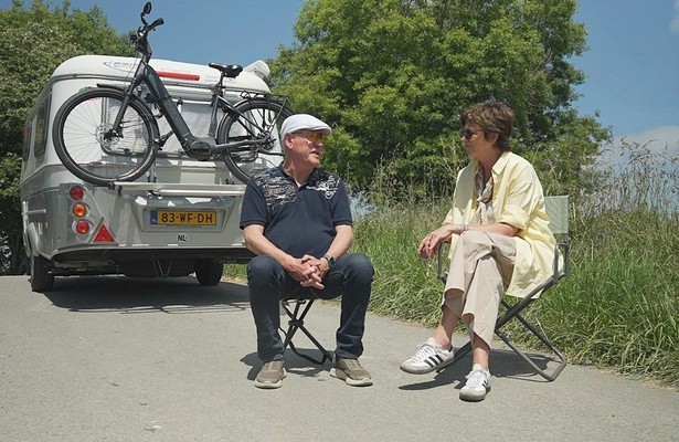Martine van Os met Rob in We Zijn er Bijna!