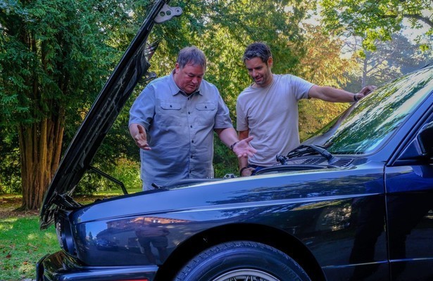 Mike Brewer en, Marc Priestley voor Wheeler Dealers World Tour