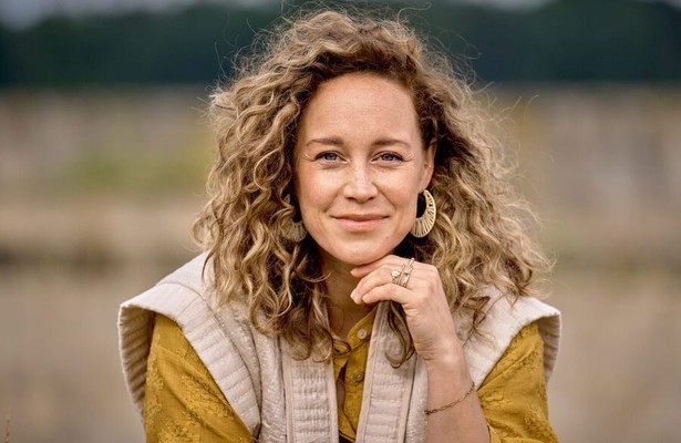 Anouk Maas als Lianne in Woeste Grond