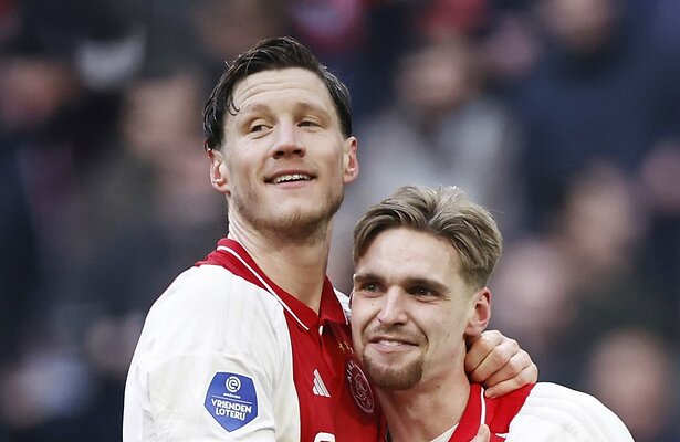 Wout Weghorst en Kenneth Taylor