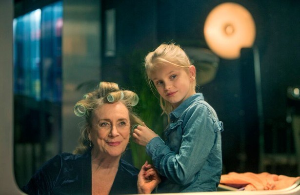 Beppie Melissen en Vita Heijmen in Kapsalon Romy