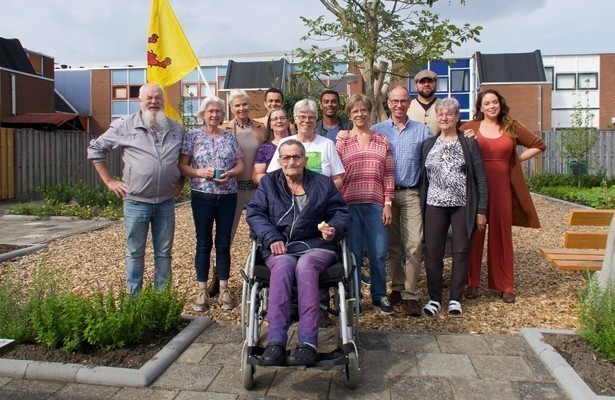 Buurtbewoners uit Alphen aan den Rijn in 12 Straten Groen