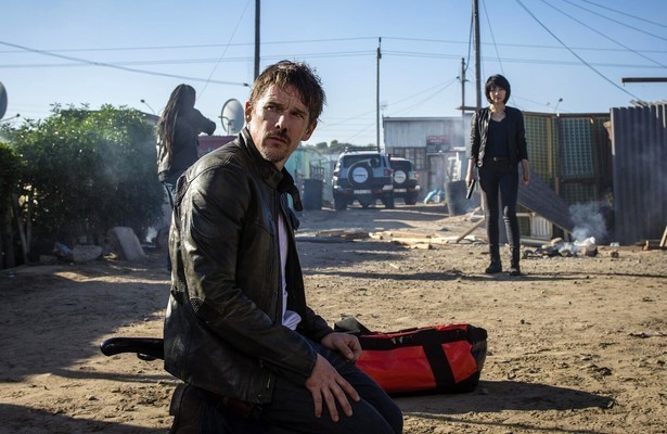 Ethan Hawke als Travis Conrad in 24 Hours to Live