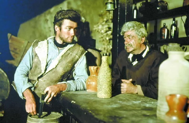Clint Eastwood als Joe in A Fistful of Dollars